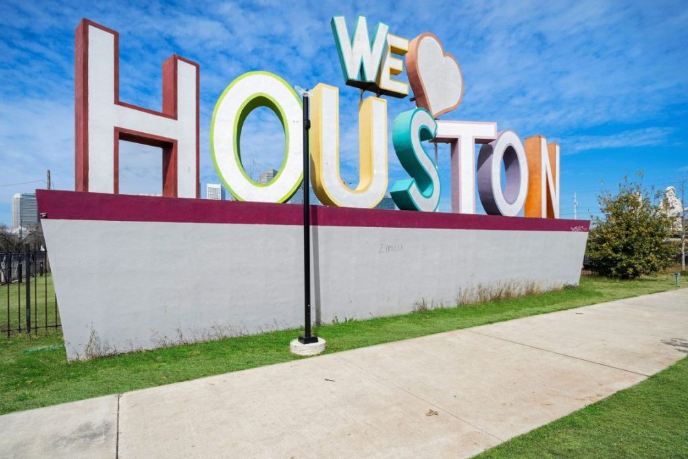 We love Houston statue